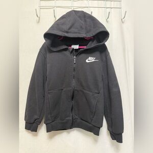 Nike Boy’s 6-7 Zip-Up Hoodie in Black with White Logo 0109